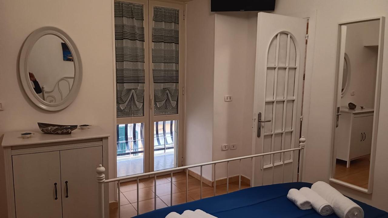 Dimora Danicla Apartment Наполи Екстериор снимка